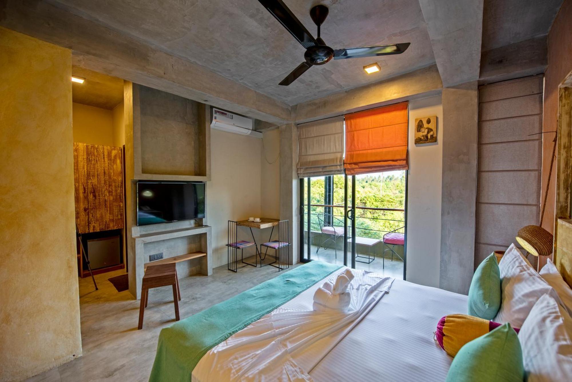 White Moon Resort Gampaha Exteriör bild