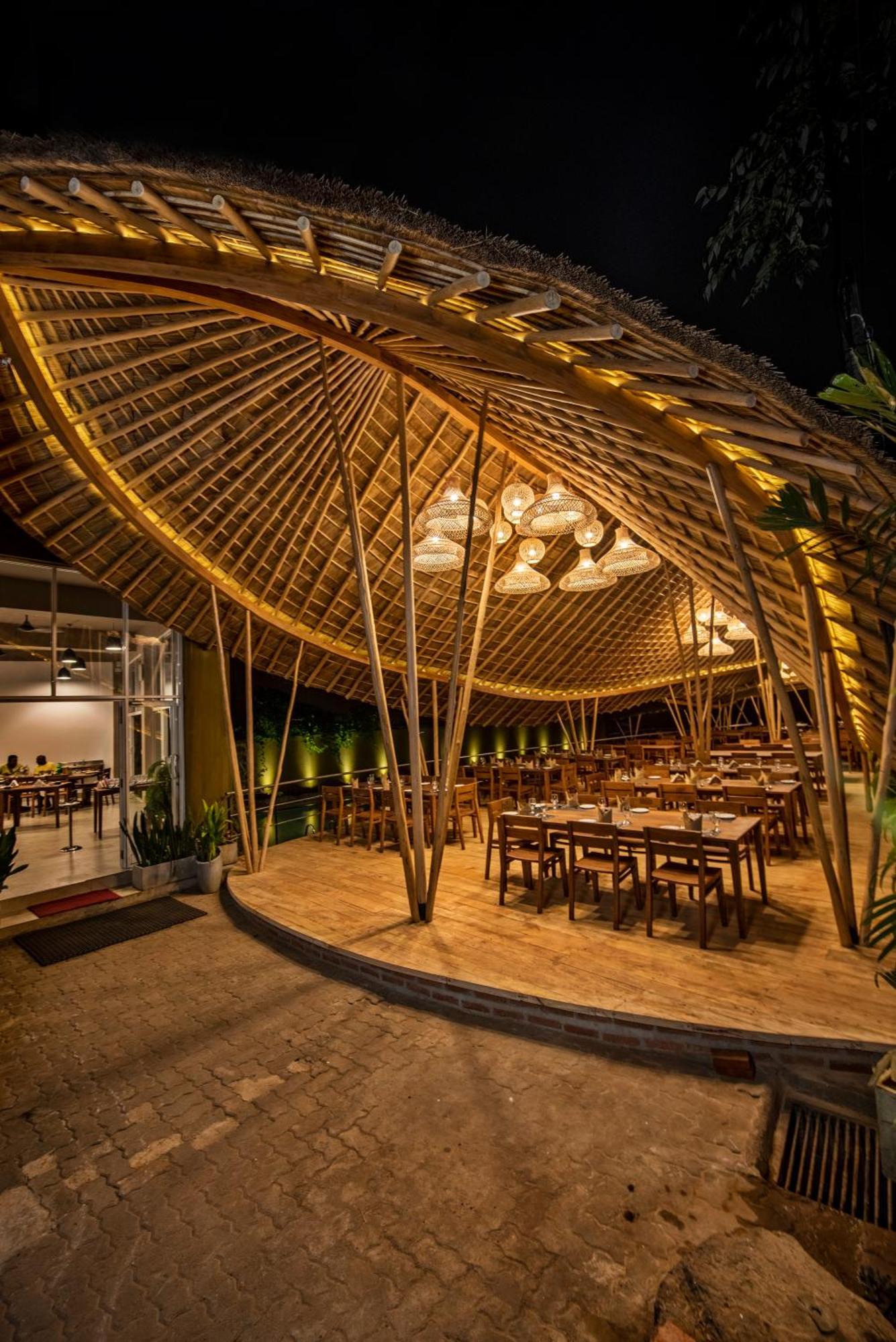 White Moon Resort Gampaha Exteriör bild